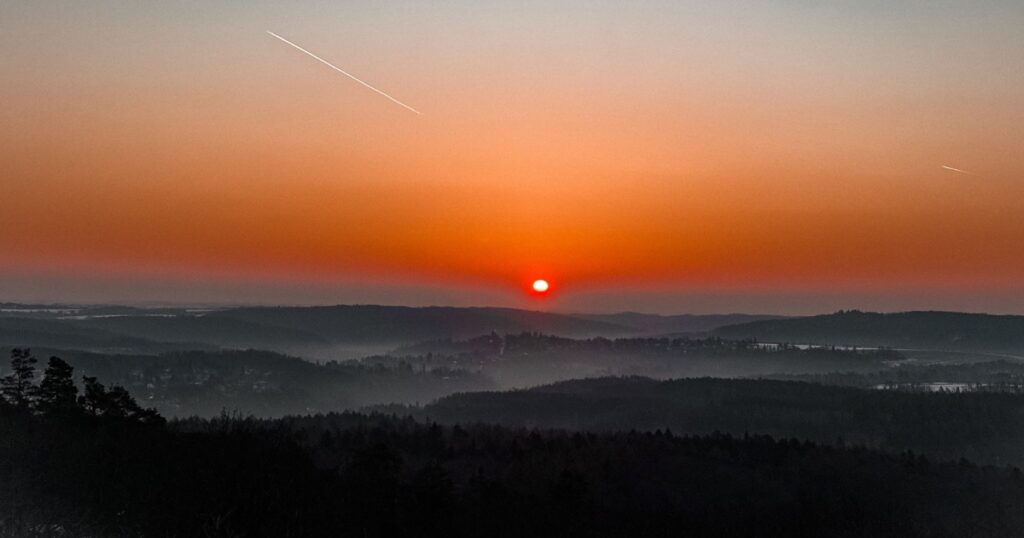 Východ slunce z rozhledny Vysoký vrch