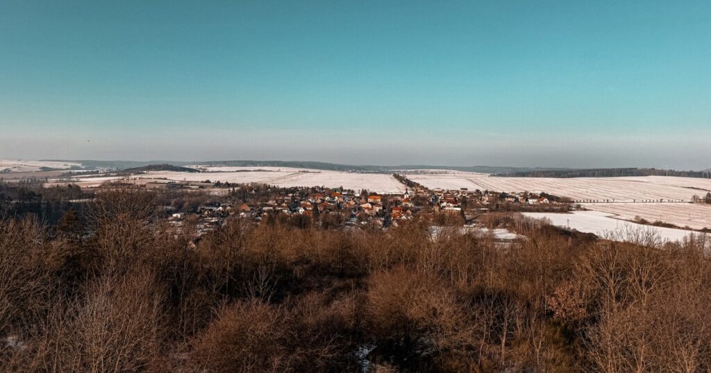 Výhled do okolí z rozhledny Veselov