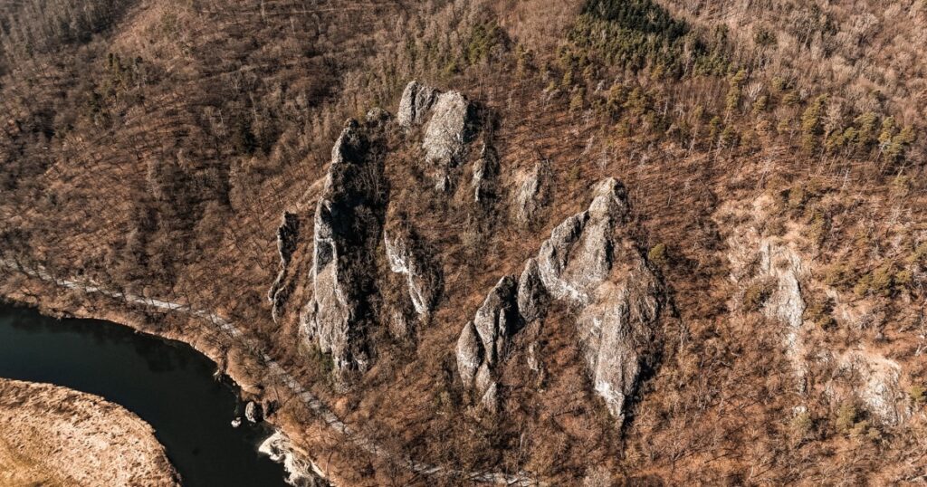 Čertova skála z dronu