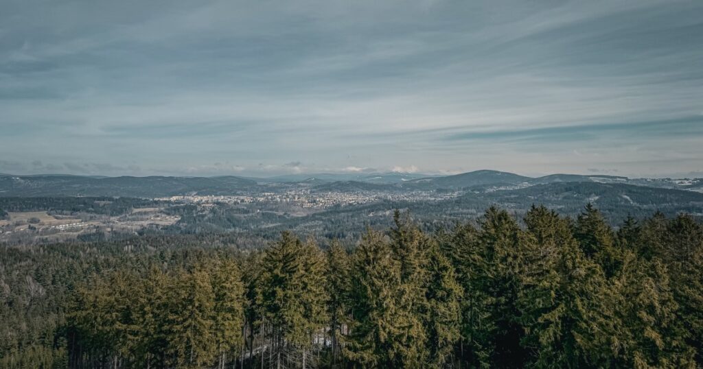 Pohled do okolí z rozhledny Císařský kámen