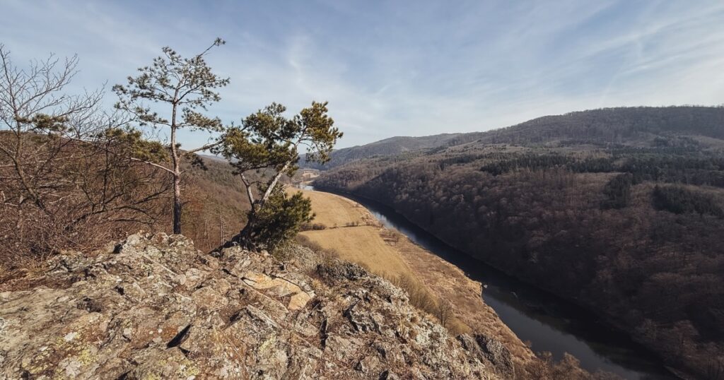 Pohled na řeku Berounku z Čertovy skály