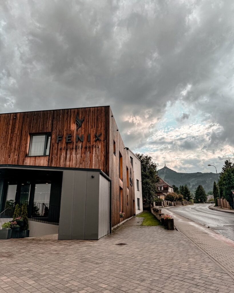 Wellness Hotel Fénix - výhled na Ještěd