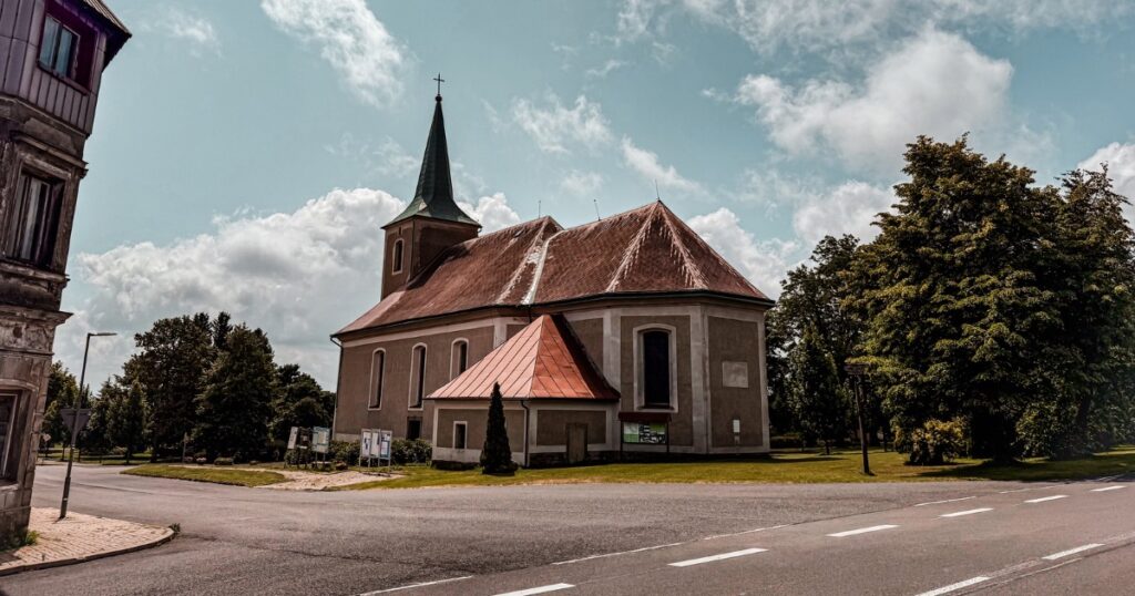 Kostel v Měděnci