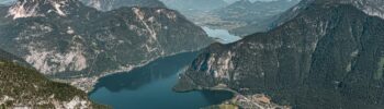 Pohled na Halštatské jezero z vyhlídky 5fingers