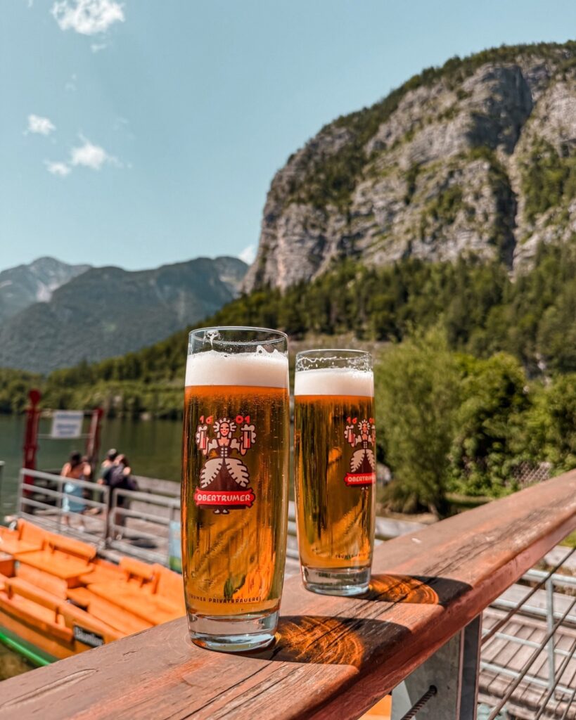 Restaurace u přístavu v Obertraunu