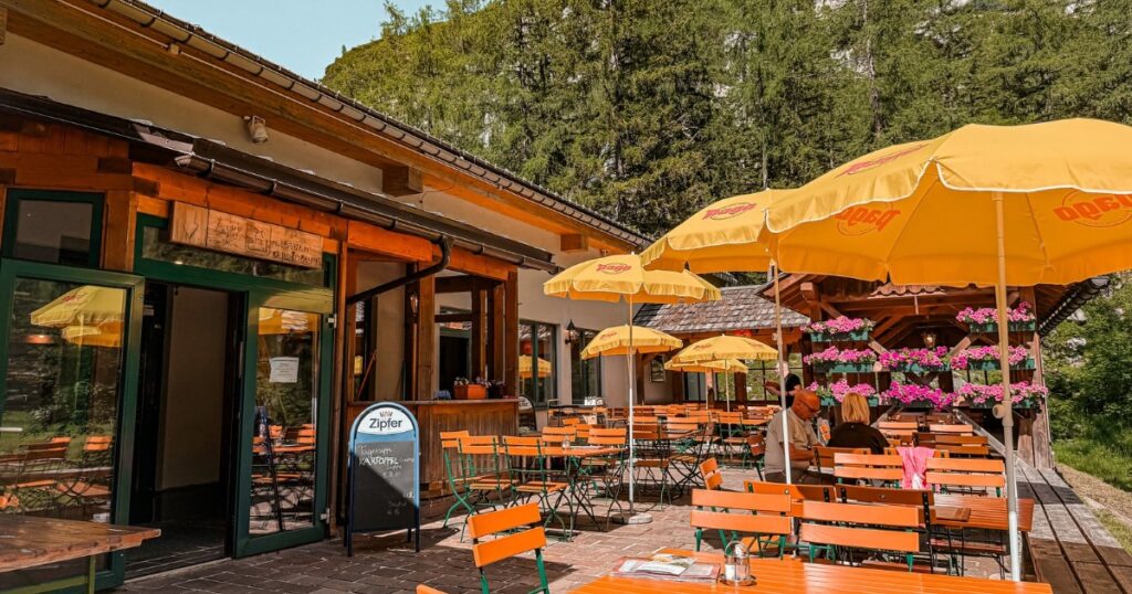 Restaurace v mezistanici