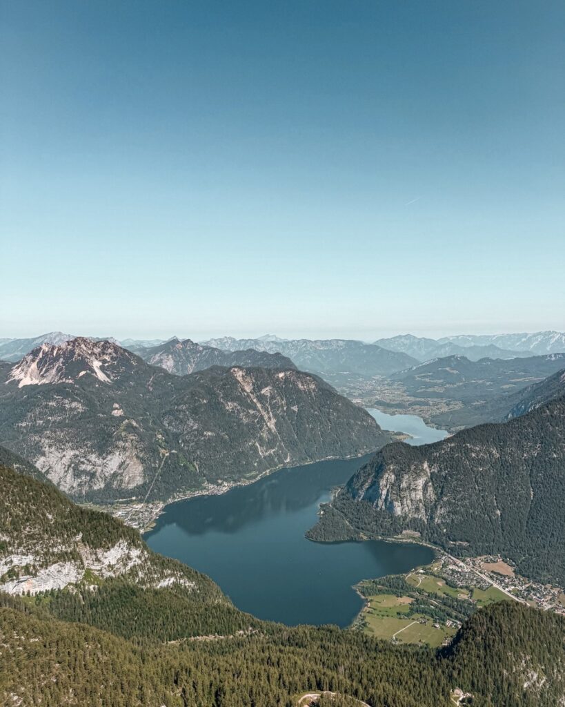 Výhled z 5fingers na Hallštatské jezero