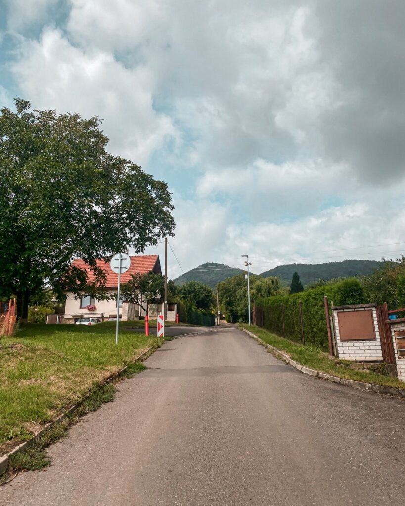 Pohled na Lovoš z Lovosic