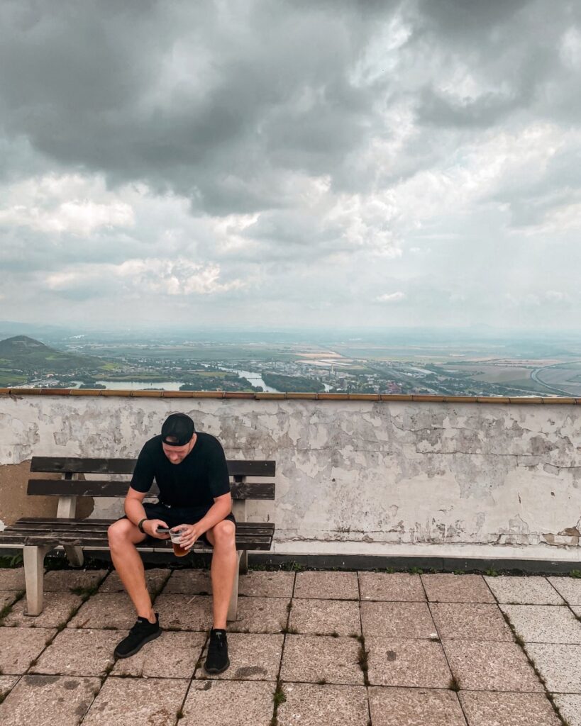 Posezení na Lovoši