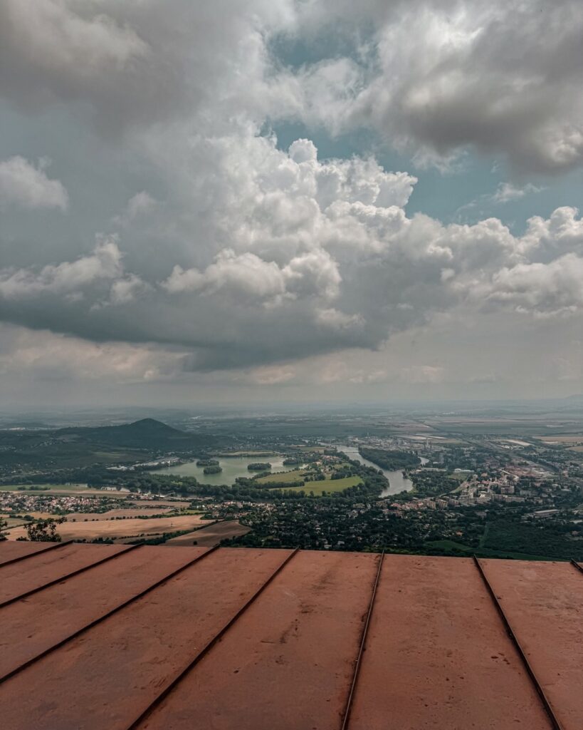 Výhled z vrcholu Lovoš