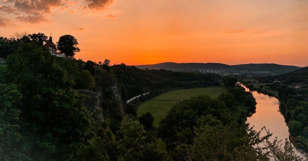 Západ slunce na Tetínské vyhlídce