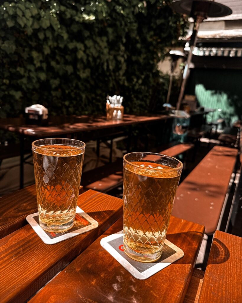 Apfelwein ve čtvrti Sachsenhausen