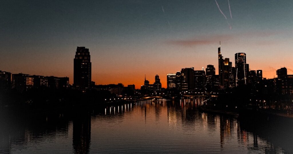 Frankfurt po západu slunce