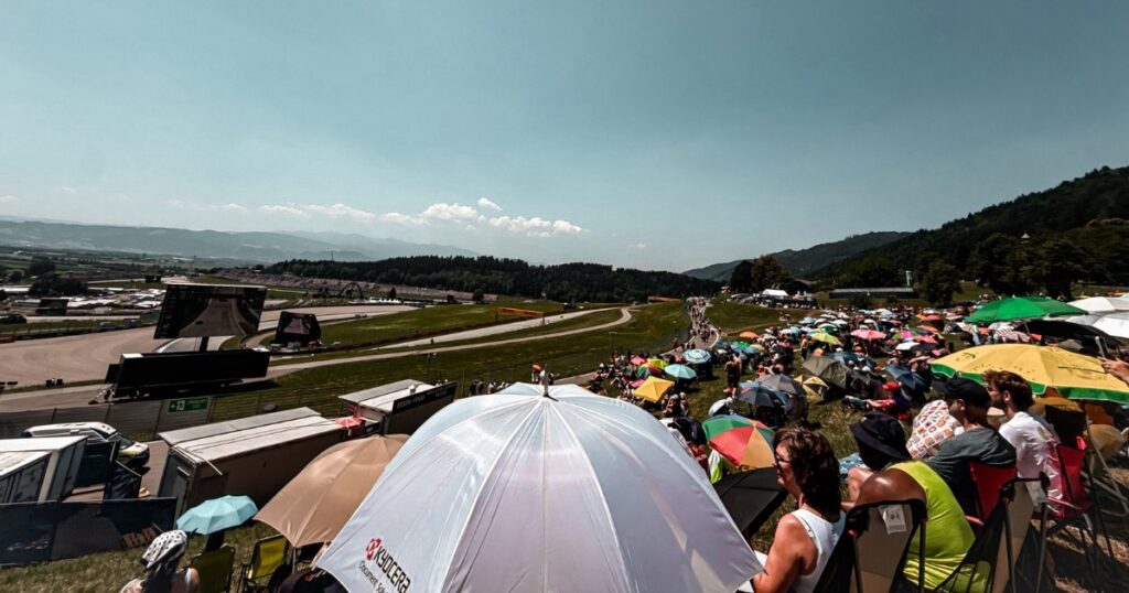 Přehlídka slunečníků na Red Bull Ringu