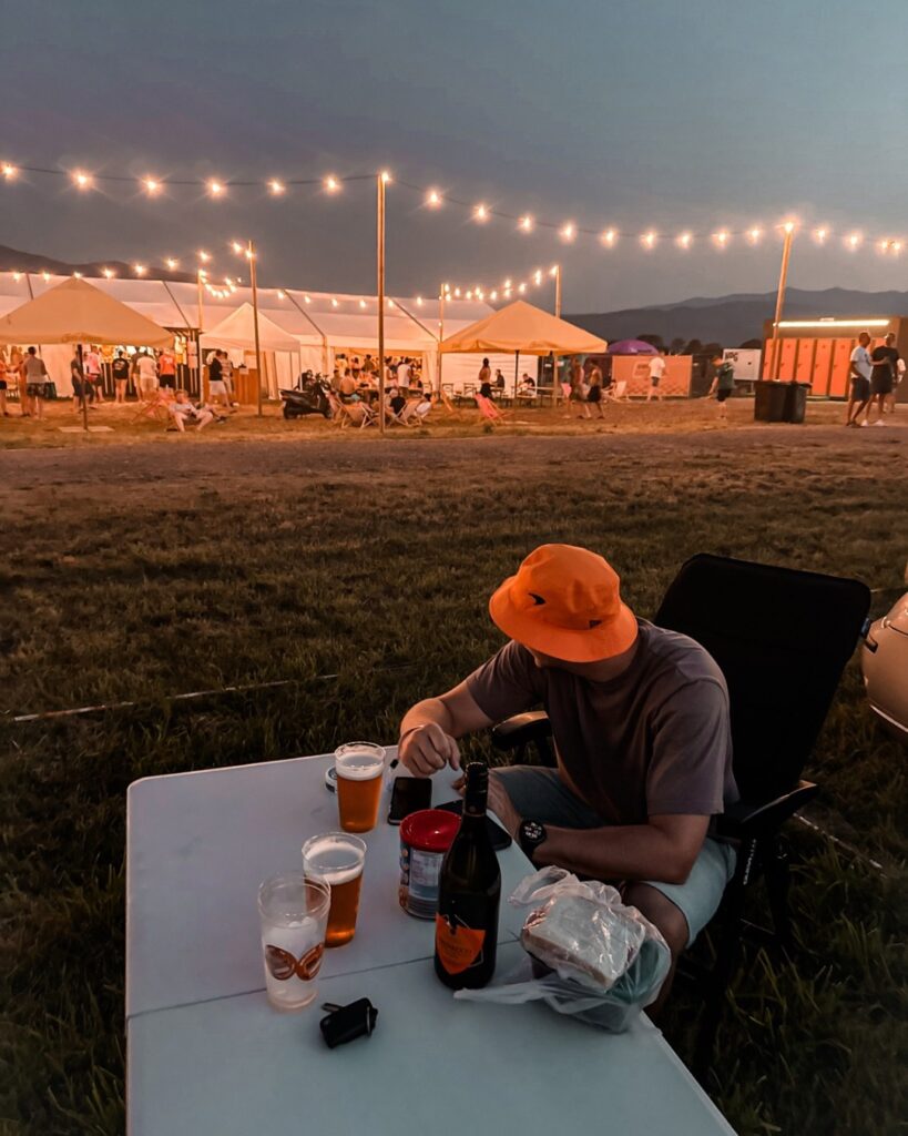 Večer v Easy Camping