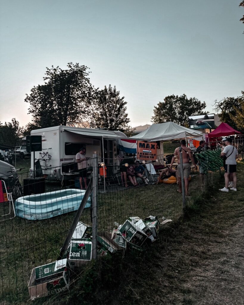 Party na každym rohu