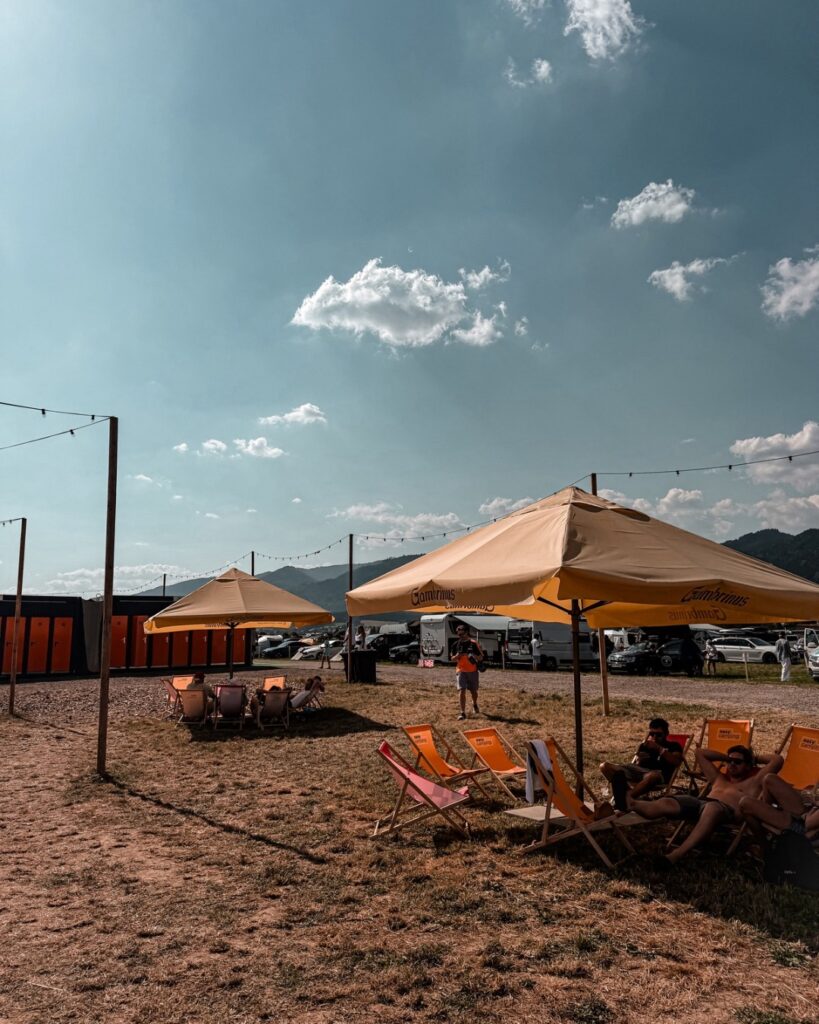 Sezení u baru Easy Camping